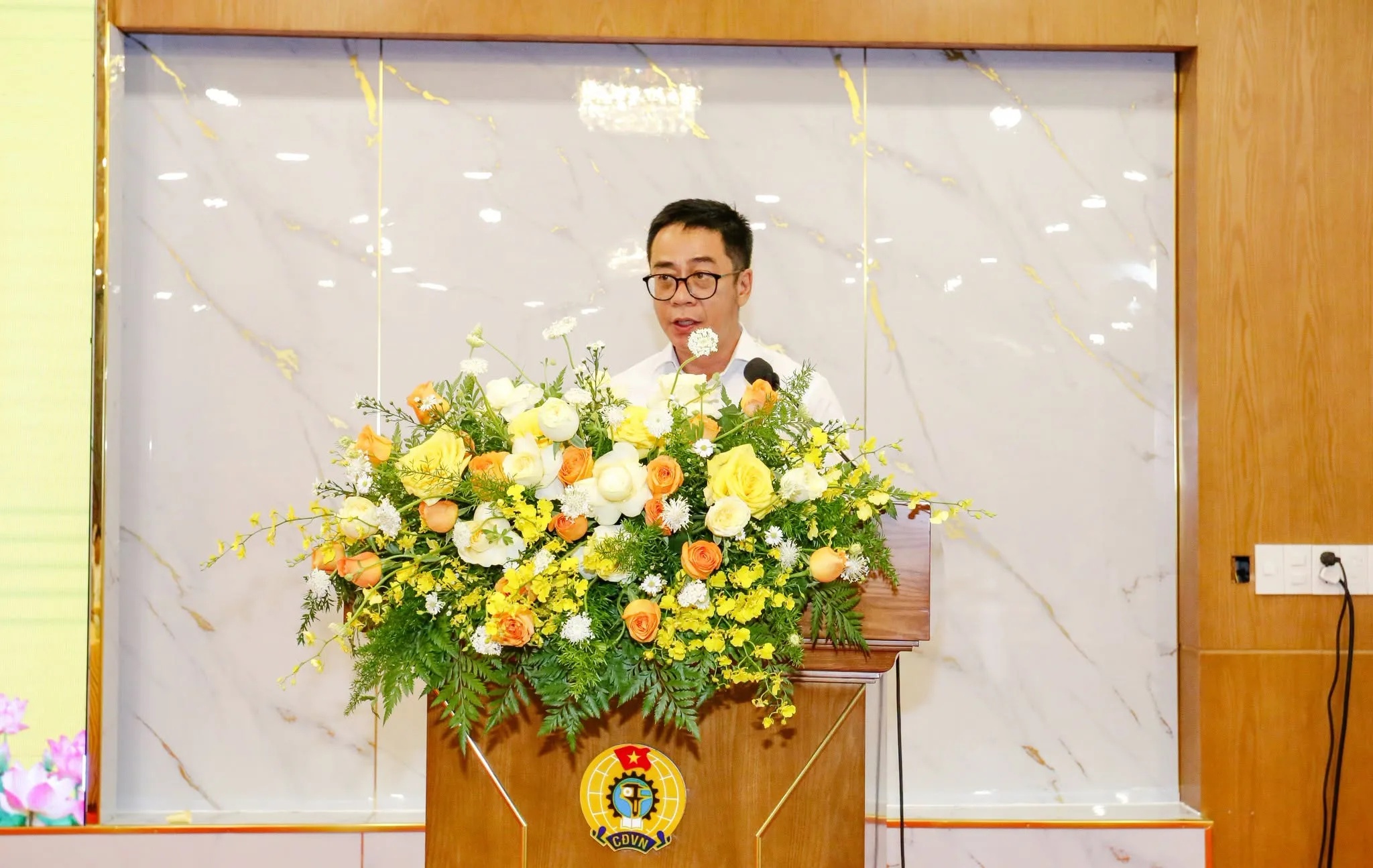 Đại diện khen thưởng