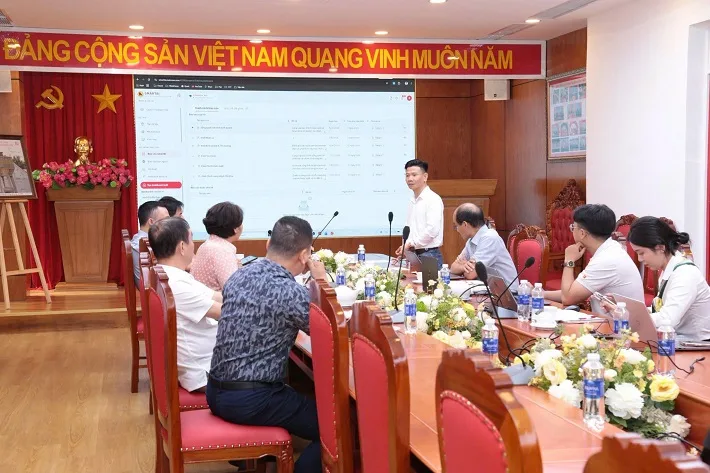 Đoàn công tác Vinachem làm việc tại Casumina