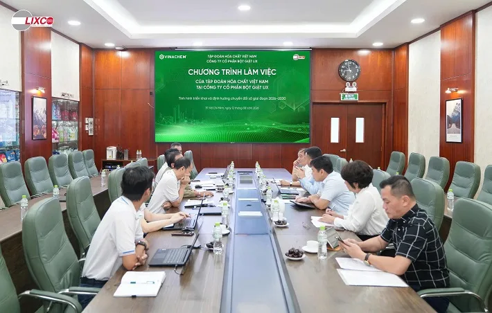 Đoàn công tác Vinachem làm việc tại LIX